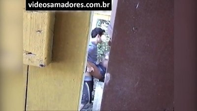Voyeur ថត​វីដេអូ​គូស្នេហ៍​វ័យក្មេង​កំពុង​រួមភេទ​រហូតដល់​គាត់​រកឃើញ​វីដេអូ​